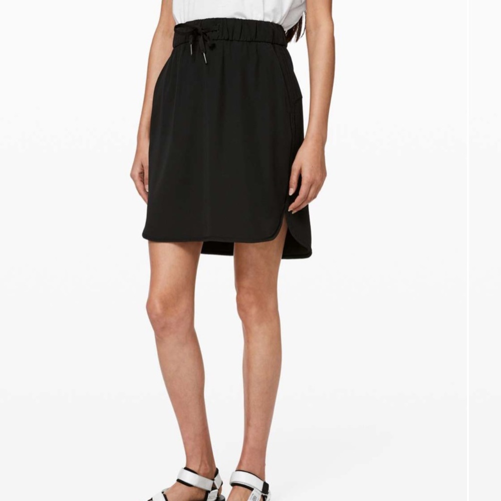 Lululemon On The Fly Skirt *Woven
Black
